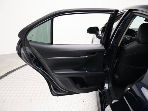 Certified 2019 Toyota Camry SE image 21