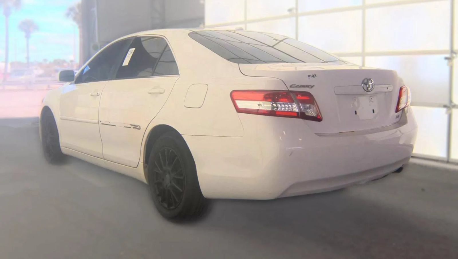 Used 2011 Toyota Camry LE FWD image 4