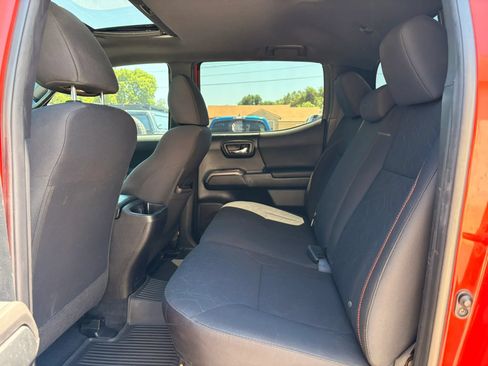 Used 2016 Toyota Tacoma TRD Sport AWD/4WD image 13
