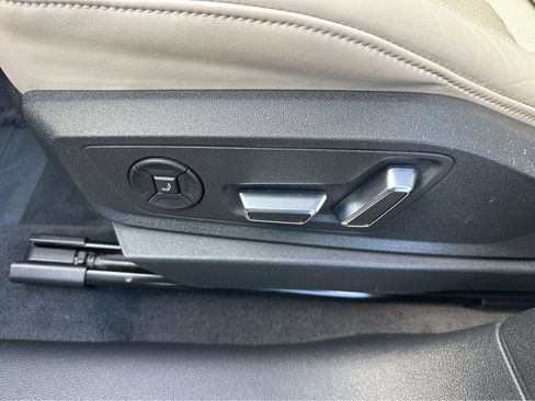 Used 2021 Audi e-tron Prestige w/ Prestige Package image 31