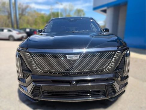 Certified 2026 Cadillac Vistiq Platinum w/ LPO, Floor Liner Package AWD/4WD image 23