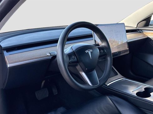 Used 2023 Tesla Model 3 Standard Range image 9