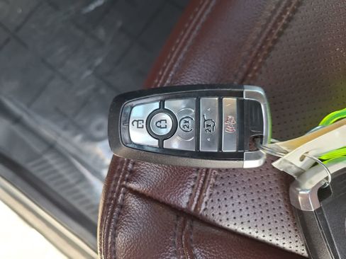 Used 2023 Ford Expedition Limited image 28