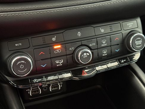 Used 2022 Dodge Durango GT image 31