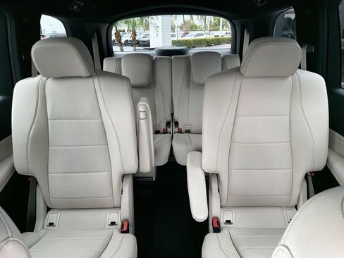 Used 2023 Mercedes-Benz GLS 450 4MATIC w/ AMG Line Exterior image 12
