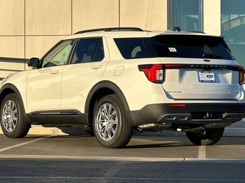 New 2026 Ford Explorer Active w/ Active Comfort Package image 5