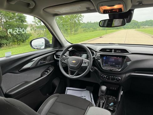 Used 2023 Chevrolet TrailBlazer LT w/ Convenience Package FWD image 16