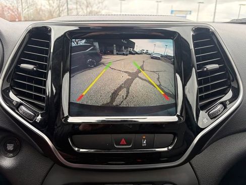 Used 2022 Jeep Cherokee Limited w/ Elite Package image 8