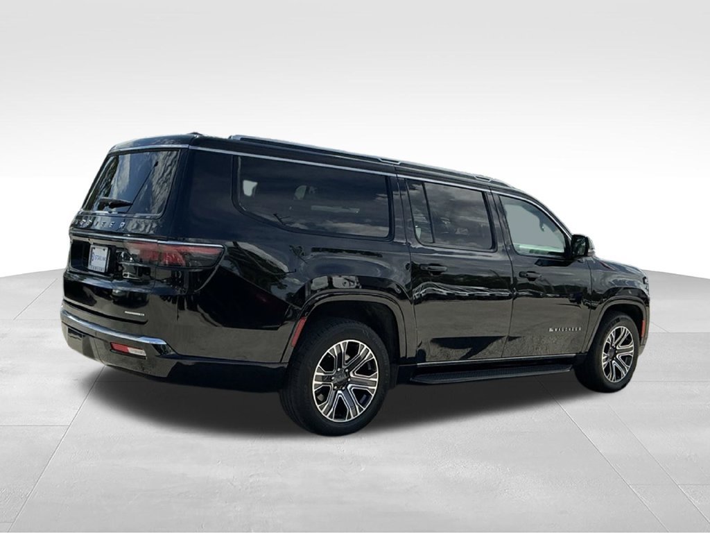 Used 2024 Jeep Wagoneer L Series II RWD image 11
