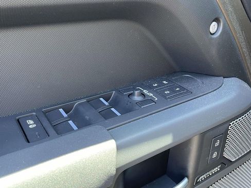 Used 2023 Land Rover Defender 130 X-Dynamic SE AWD/4WD image 33