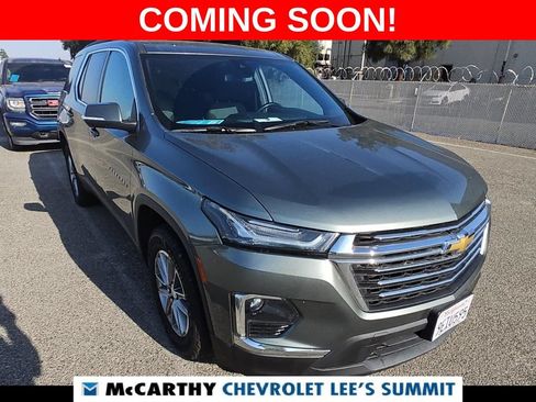 Used 2023 Chevrolet Traverse LT FWD image 2
