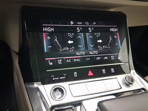 Used 2022 Audi e-tron Premium Plus w/ Premium Plus Package image 26