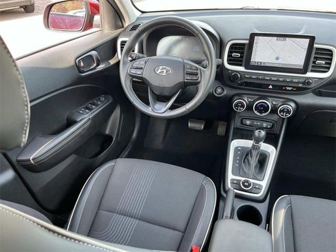 Used 2024 Hyundai Venue Limited image 29