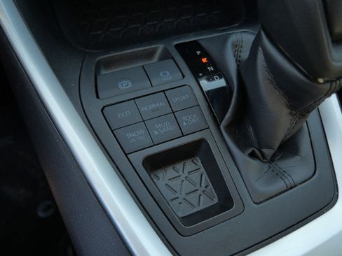 Certified 2025 Toyota RAV4 XLE AWD/4WD image 30