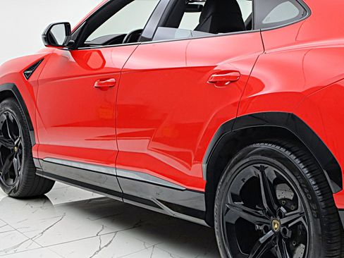 Used 2020 Lamborghini Urus AWD/4WD image 9