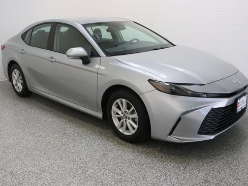 Certified 2025 Toyota Camry LE FWD image 4