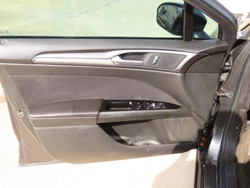 Used 2015 Ford Fusion SE image 23