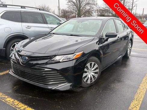 Used 2019 Toyota Camry LE image 3