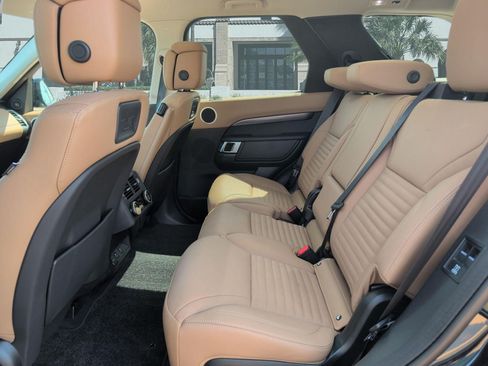 Used 2025 Land Rover Discovery Metropolitan Edition AWD/4WD image 25
