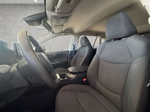 Used 2019 Toyota RAV4 LE image 16