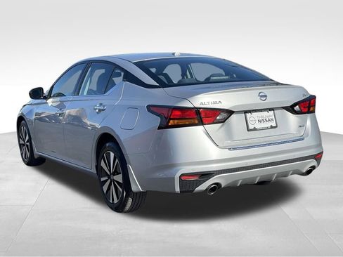 Certified 2021 Nissan Altima 2.5 SV w/ SV Premium Package AWD/4WD image 4