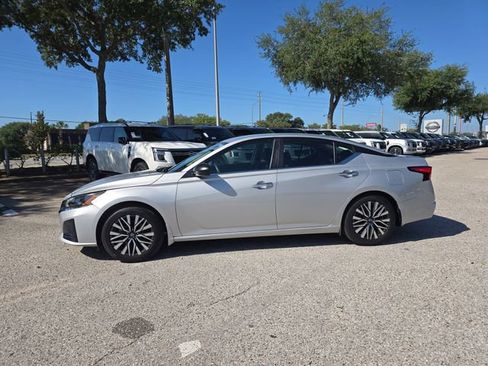 Certified 2024 Nissan Altima 2.5 SV FWD image 5