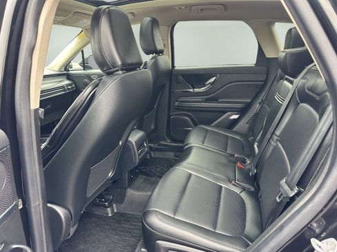 Used 2023 Lincoln Corsair AWD w/ Equipment Group 101A image 7