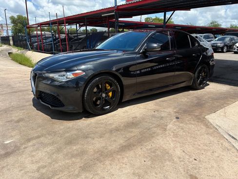 Used 2017 Alfa Romeo Giulia RWD image 2