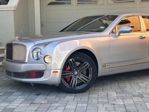 Used 2011 Bentley Mulsanne RWD image 2