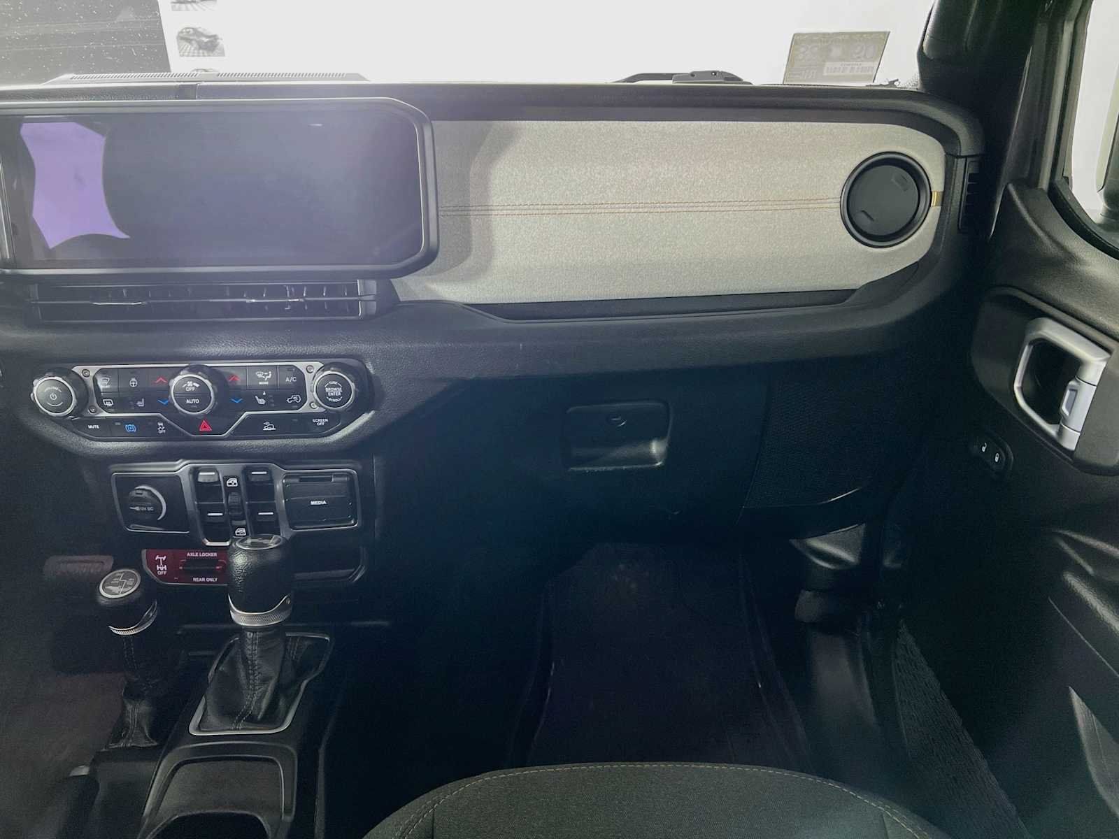 Used 2024 Jeep Wrangler Unlimited AWD/4WD image 23