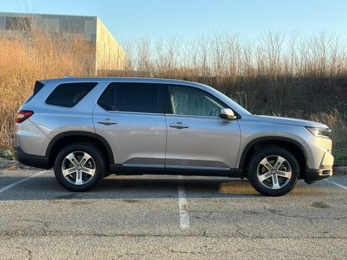 Used 2023 Honda Pilot EX-L image 9