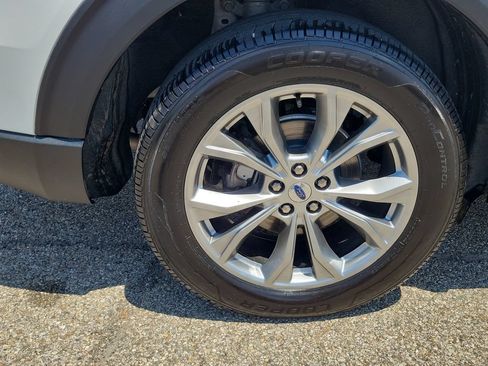 Used 2022 Ford Explorer Limited w/ Equipment Group 301A AWD/4WD image 6