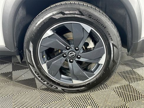 Used 2024 Nissan Rogue SV image 34