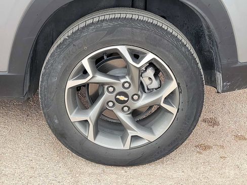 Used 2025 Chevrolet Trax LT FWD image 12
