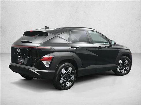 Used 2025 Hyundai Kona SEL image 2