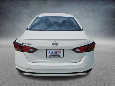 Used 2025 Nissan Altima 2.5 SV FWD image 7