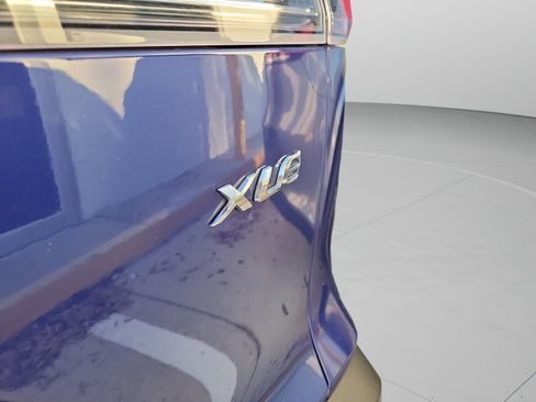 Used 2024 Toyota Corolla Cross XLE FWD image 31