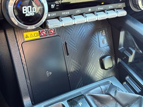 Used 2025 Toyota 4Runner Limited image 24