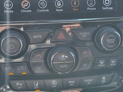 Used 2021 Jeep Grand Cherokee Laredo X AWD/4WD image 32