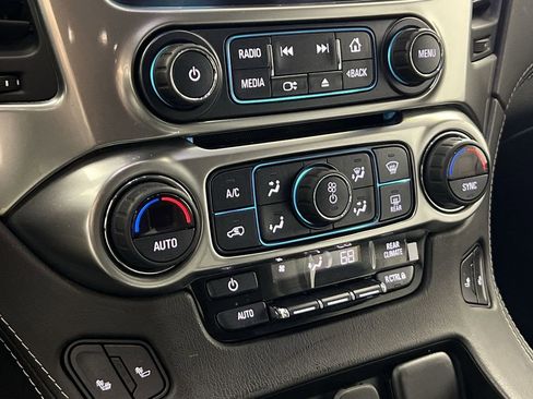 Used 2019 Chevrolet Suburban LT image 21
