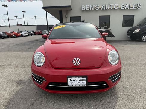 Used 2019 Volkswagen Beetle 2.0T SE FWD image 3