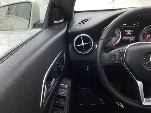 Used 2014 Mercedes-Benz CLA 250 4MATIC image 33