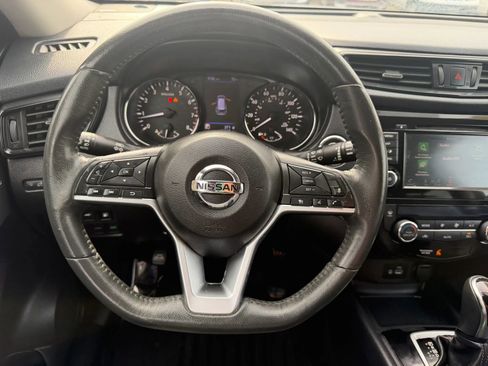 Used 2018 Nissan Rogue SV w/ Premium Package FWD image 14