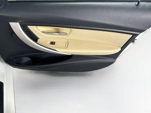 Used 2018 BMW 320i Sedan image 29