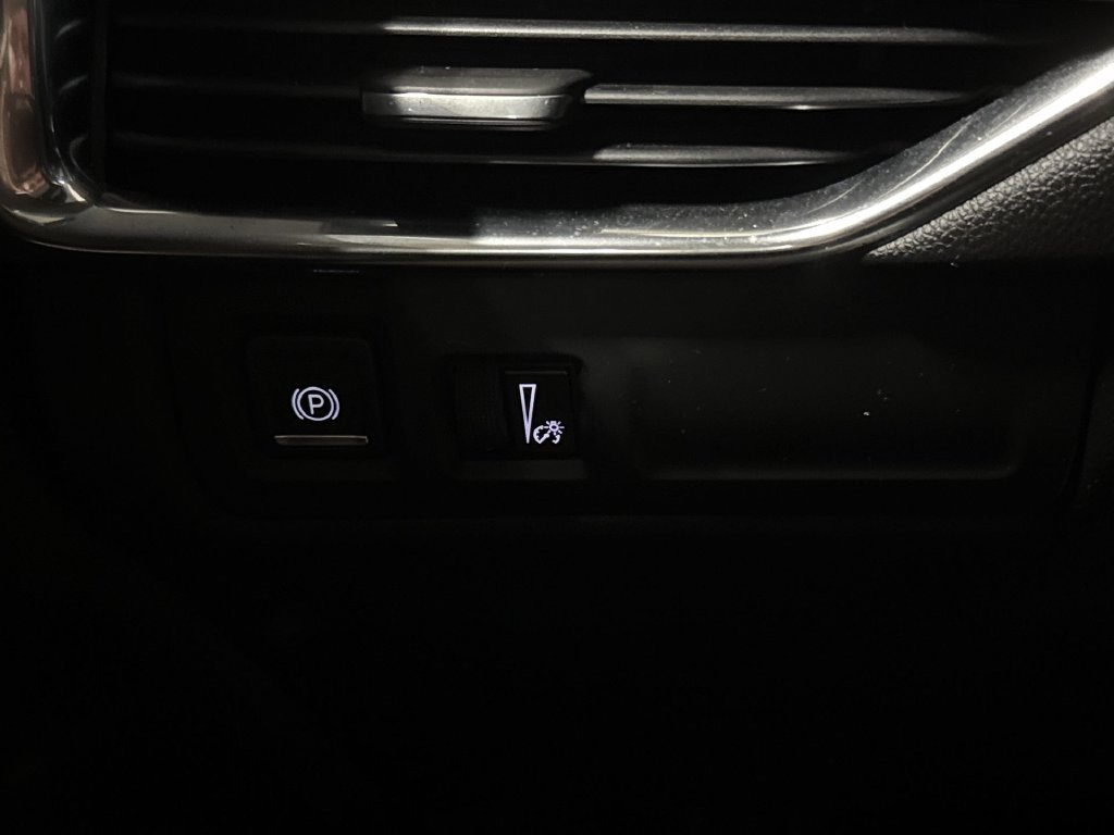 Used 2020 Cadillac XT4 Premium Luxury FWD image 18