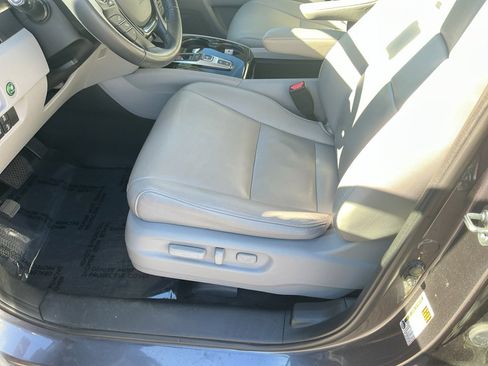 Used 2017 Honda Pilot Touring image 32