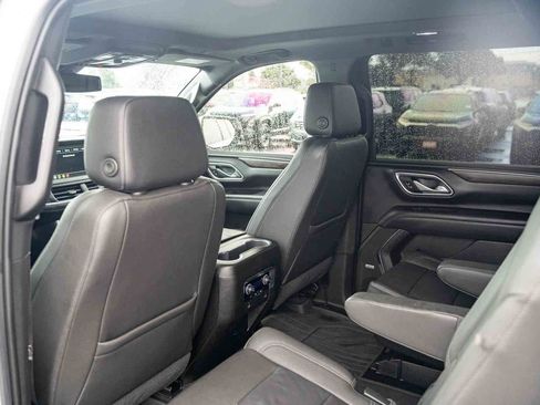 Used 2021 Chevrolet Suburban LT RWD image 23