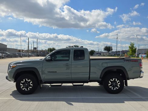 Used 2023 Toyota Tacoma TRD Off-Road AWD/4WD image 7