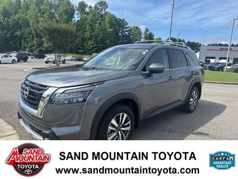 Used 2025 Nissan Pathfinder SL AWD/4WD image 6