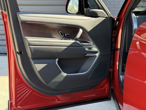 Used 2023 Land Rover Range Rover Long Wheelbase SE image 10